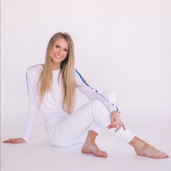 3/$20 • RAINBOW T-SHIRT - Picture 1 of 5